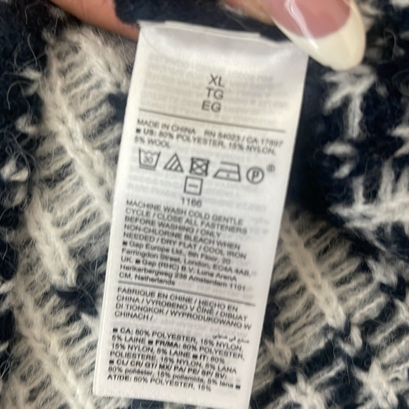 Old Navy Fair Isle Holiday Cardigan Sweater – XL Cozy Knit Button Front - Picture 8 of 8